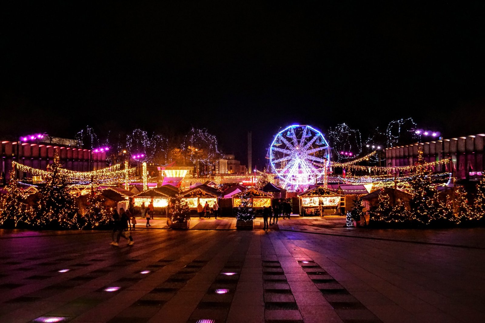 Le marché de Noël de Strasbourg : Quelle influence sur la population locale, les traditions et le mercantilisme ?